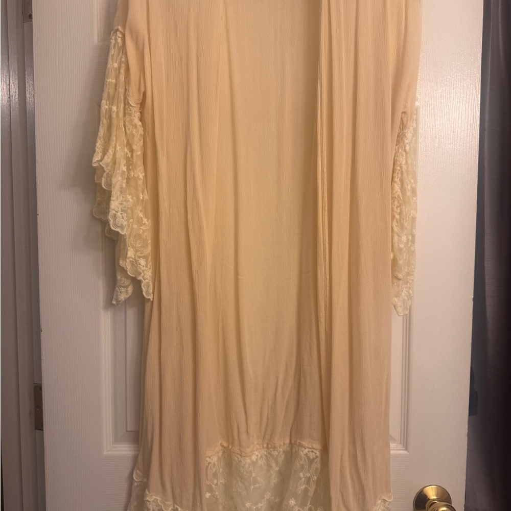 Elegant Cream Lace Trim Robe